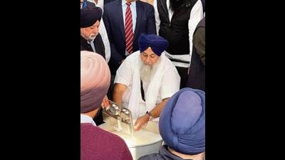 A day after he survived a bid on his life, Shiromani Akali Dal leader Sukhbir Singh Badal on Thursday performed the duty of ‘sewadar’ at Takht Kesgarh Sahib in Rupnagar district amid tight security. A day after he survived a bid on his life, Shiromani Akali Dal leader Sukhbir Singh Badal on Thursday performed the duty of ‘sewadar’ at Takht Kesgarh Sahib in Rupnagar district amid tight security.
