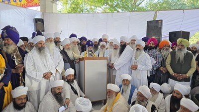 A large gathering of saints and sect leaders convened at Gurdwara Nanaksar Kaleran in Ludhiana on Thursday. (HT Photo) A large gathering of saints and sect leaders convened at Gurdwara Nanaksar Kaleran in Ludhiana on Thursday. (HT Photo)
