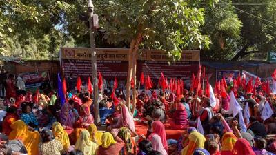 NREGA workers from across the country gathered at Jantar Mantar today to demand adequate budget for MGNREGA and timely wage payments. (X/AnjaliB_)