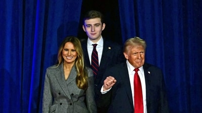 TOPSHOT - Former US President and Republican presidential candidate Donald Trump (R) arrives for an election night event alongside former US First Lady Melania Trump and his son Barron Trump at the West Palm Beach Convention Center in West Palm Beach, Florida, on November 6, 2024. (Photo by Jim WATSON / AFP) (AFP) TOPSHOT - Former US President and Republican presidential candidate Donald Trump (R) arrives for an election night event alongside former US First Lady Melania Trump and his son Barron Trump at the West Palm Beach Convention Center in West Palm Beach, Florida, on November 6, 2024. (Photo by Jim WATSON / AFP) (AFP)