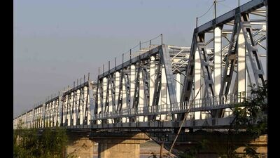 The new Ganga Rail Bridge that Prime Minister Narendra Modi is set to inaugurate during his visit to Prayagraj on December 13 (HT) The new Ganga Rail Bridge that Prime Minister Narendra Modi is set to inaugurate during his visit to Prayagraj on December 13 (HT)