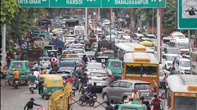Traffic jams are a perennial issue in Lucknow’s Daliganj. (HT file) Traffic jams are a perennial issue in Lucknow’s Daliganj. (HT file)