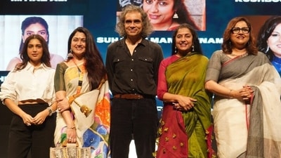 From L to R: Actor Bhumi Pednekar, Politician and actor Khushboo Sundar, filmmaker Imtiaz Ali, actor Suhasini Mani Ratnam, and actor-producer Vani Tripathi Tikoo