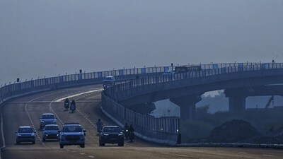 Vehicles move on Dwarka Expressway in New Delhi ( (HT File Photo/Vipin Kumar) Vehicles move on Dwarka Expressway in New Delhi ( (HT File Photo/Vipin Kumar)