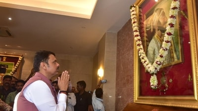 After the swearing-in ceremony, Devendra Fadnavis, Ajit Pawar and Eknath Shinde also paid tribute to Chhatrapati Shivaji Maharaj, before starting their new tenure in government (Yogesh Naik/Hindustan Times) After the swearing-in ceremony, Devendra Fadnavis, Ajit Pawar and Eknath Shinde also paid tribute to Chhatrapati Shivaji Maharaj, before starting their new tenure in government (Yogesh Naik/Hindustan Times)