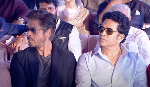 Shah Rukh Khan with Sachin Tendulkar during the ceremony. Shah Rukh Khan with Sachin Tendulkar during the ceremony.