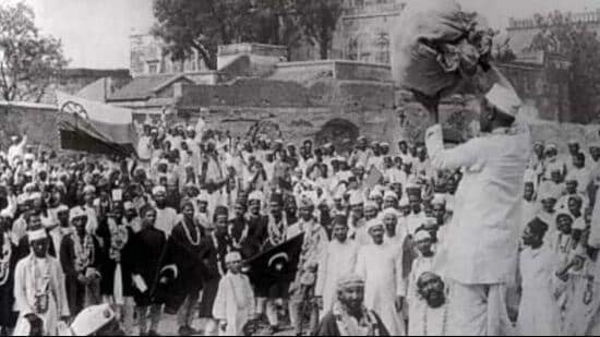 Hindus and Muslims, displaying the flags of both the Indian National Congress and the Muslim League, collecting clothes to be later burnt as a part of the Non-cooperation movement of Mohandas Gandhi in 1922. (Wikimedia Commons)