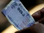 Before the RBI makes a rate decision, the dollar retreats to strengthen the rupee.