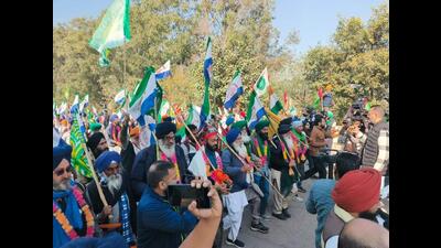 A group of 101 farmers leaving the Shambhu protest site on the Punjab-Haryana border on Friday afternoon. (HT Photo)