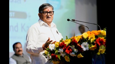 Kataria met with officials concerned on Thursday, instructing them to ensure that all existing service benefits of employees are safeguarded during the transition to privatisation (HT) Kataria met with officials concerned on Thursday, instructing them to ensure that all existing service benefits of employees are safeguarded during the transition to privatisation (HT)