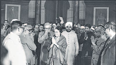 MPs felicitate Indira Gandhi at Parliament. (HT Archive) MPs felicitate Indira Gandhi at Parliament. (HT Archive)