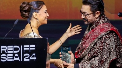 In this handout photo released by the Red Sea International Festival (RSFF), Bollywood actor Aamir Khan (R) receives an award from US actress Eva Longoria during the 4th edition of the Red Sea International Film Festival at Culture Square in Jeddah on December 5, 2024. (AFP) In this handout photo released by the Red Sea International Festival (RSFF), Bollywood actor Aamir Khan (R) receives an award from US actress Eva Longoria during the 4th edition of the Red Sea International Film Festival at Culture Square in Jeddah on December 5, 2024. (AFP)