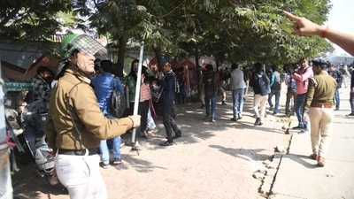 Patna police doing lathi charge on BPSC candidates during their demonstration outside of BPSC office in Patna in protest against the change in rules of the 70th BPSC Preliminary examination. (Santosh Kumar ) Patna police doing lathi charge on BPSC candidates during their demonstration outside of BPSC office in Patna in protest against the change in rules of the 70th BPSC Preliminary examination. (Santosh Kumar )