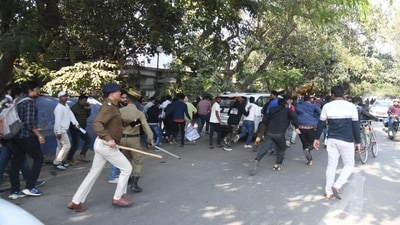 Police running behind students who were protesting against 70th CCE prelims normalization rule outside BPSC office in Patna. (Santosh Kumar ) Police running behind students who were protesting against 70th CCE prelims normalization rule outside BPSC office in Patna. (Santosh Kumar )
