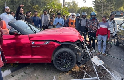 A high-speed accident involving a BMW sports convertible occurred at Delhi Gate in New Delhi. (HT Photo)