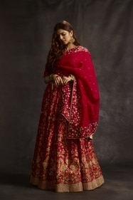 Outfit: WeaverStory
The actor embodies timeless grace in a red hand-embroidered Benarasi lehenga from WeaverStory, featuring intricate zardozi work. Her look is elevated with a pair of chandelier earrings from Nornament Outfit: WeaverStory
The actor embodies timeless grace in a red hand-embroidered Benarasi lehenga from WeaverStory, featuring intricate zardozi work. Her look is elevated with a pair of chandelier earrings from Nornament
