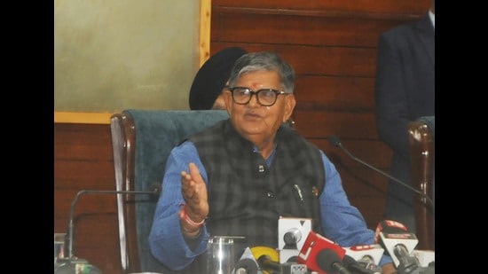 Punjab governor Gulab Chand Kataria addressing a press conference in Amritsar on Friday. (Sameer Sehgal/HT)