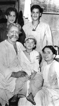 A Kapoor family photo shows (clockwise from top left) Raj, Shammi, Shashi, Randhir and Prithviraj Kapoor. (HT Archives) A Kapoor family photo shows (clockwise from top left) Raj, Shammi, Shashi, Randhir and Prithviraj Kapoor. (HT Archives)