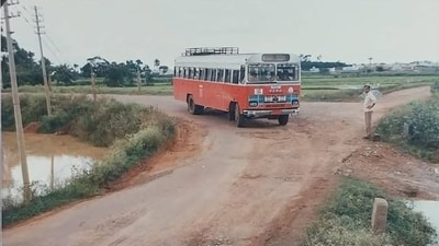 The 1985 photo shows a Karnataka government bus navigating through the circular road surrounded by three lakes. The 1985 photo shows a Karnataka government bus navigating through the circular road surrounded by three lakes.