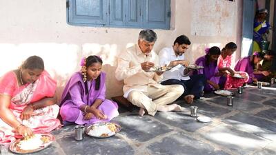 CM N Chandrababu Naidu and state education minister Nara Lokesh share a mid-day meal at Bapatla on Saturday. (HT Photo) CM N Chandrababu Naidu and state education minister Nara Lokesh share a mid-day meal at Bapatla on Saturday. (HT Photo)
