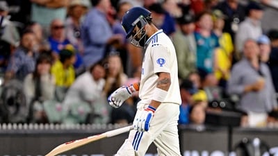 Indian batsman Virat Kohli walks back to the pavilion after his dismissal on the second day of the second Test. (Photo by William WEST / AFP) (AFP) Indian batsman Virat Kohli walks back to the pavilion after his dismissal on the second day of the second Test. (Photo by William WEST / AFP) (AFP)