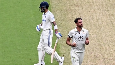 Australia's Mitchell Starc (R)celebrates dismissing Indian batsman Virat Kohli (L) on the first day of the second cricket Test match between Australia and India at the Adelaide Oval in Adelaide on December 6, 2024. (Photo by William WEST / AFP) / --IMAGE RESTRICTED TO EDITORIAL USE - STRICTLY NO COMMERCIAL USE-- (AFP)