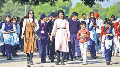 Even as sunny weather prevailed in Chandigarh on Saturday, the night before saw the minimum temperature falling to 6.8°C, the lowest so far this season. (Ravi Kumar/HT) Even as sunny weather prevailed in Chandigarh on Saturday, the night before saw the minimum temperature falling to 6.8°C, the lowest so far this season. (Ravi Kumar/HT)
