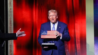 Sean Hannity presents President-elect Donald Trump with the 'Patriot of the Year' award at the FOX Nation Patriot Awards, Thursday, Dec. 5, 2024, in Greenvale, N.Y. (AP Photo/Heather Khalifa) (AP) Sean Hannity presents President-elect Donald Trump with the 'Patriot of the Year' award at the FOX Nation Patriot Awards, Thursday, Dec. 5, 2024, in Greenvale, N.Y. (AP Photo/Heather Khalifa) (AP)