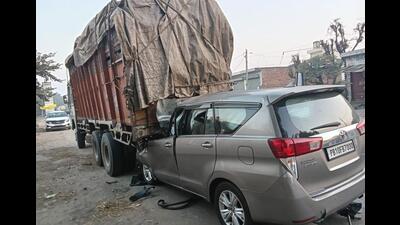 Punjab Police inspector Devinderpal Singh was killed when his SUV rammed into a stationary truck near Amloh on Friday night. (HT Photo)