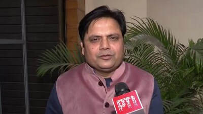 Samajwadi Party leader Fakhrul Hasan Chaand clarified the party's stance after Azmi's decision to leave MVA in Maharashtra. (PTI/X) Samajwadi Party leader Fakhrul Hasan Chaand clarified the party's stance after Azmi's decision to leave MVA in Maharashtra. (PTI/X)