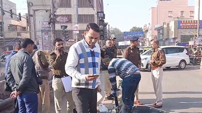 New Delhi, Dec 07 (ANI): Police personnel and crime investigation team at Farsh Bazar PS area where a person, Sunil Jain was found with gunshot injuries, in New Delhi on Saturday. (ANI Photo) (Video Grab) New Delhi, Dec 07 (ANI): Police personnel and crime investigation team at Farsh Bazar PS area where a person, Sunil Jain was found with gunshot injuries, in New Delhi on Saturday. (ANI Photo) (Video Grab)