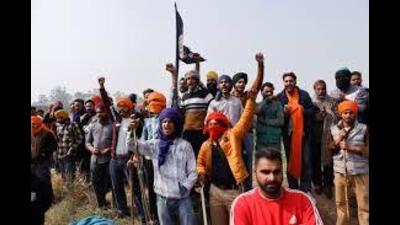 To sought clarification from members of Parliament on why they are not raising farmers’ issues in the ongoing Parliament session, the Sanyukt Kisan Morcha (non-political) and Kisan Mazdoor Morcha on Saturday announced that farmer outfits will hold dharnas outside the residences of MPs across the country, except Punjab on Monday. (HT File photo for representation)