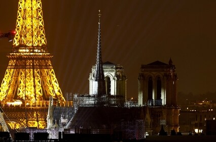 A view taken from the rooftop of the Hotel Paradiso shows the Eiffel Tower and the Notre-Dame de Paris Cathedral, five-and-a-half years after a fire ravaged the Gothic masterpiece, on the eve of reopening ceremonies, in Paris, France, December 6, 2024. REUTERS/Christian Hartmann (REUTERS)