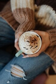 A cup of hot cocoa is the healthy snack you need and deserve. (Pexels)
