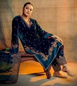 Sonakshi Sinha keeps it classic in a navy blue velvet kurta set (Photo: Instagram) Sonakshi Sinha keeps it classic in a navy blue velvet kurta set (Photo: Instagram)