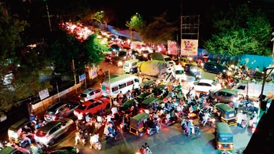 Citizens have complained about the absence of traffic cops from the spots, leading to chronic traffic congestion on a regular basis. (HT PHOTO)