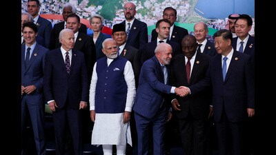 FILE PHOTO: U.S. President Joe Biden, Indian Prime Minister Narendra Modi, Canada's Prime Minister Justin Trudeau, South Africa's President Cyril Ramaphosa, French President Emmanuel Macron, European Commission President Ursula von der Leyen, European Council President Charles Michel look on, as Brazil's President Luiz Inacio Lula da Silva shakes hands with China's President Xi Jinping, while world leaders gather for a group photo during the G20 summit in Rio de Janeiro, Brazil, November 19, 2024. REUTERS/Leah Millis/Pool/File Photo (REUTERS)