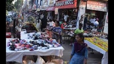 Mohali MC commissioner T Benith conducted checking in the markets of Sector-67 and 68, and Phases-1, 3, 5 and 7. (HT File photo)