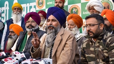 Punjab farmer leader Sarwan Singh Pander said that a group of 101 farmers will march towards Delhi on Sunday noon. (HT Photo) Punjab farmer leader Sarwan Singh Pander said that a group of 101 farmers will march towards Delhi on Sunday noon. (HT Photo)