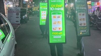 The image shows three men walking down a Bengaluru street advertising for 10-minute food delivery app. (X/@roshanonline)