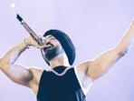 Diljit Dosanjh's Indori fans climbed on the roof of a truck to watch his show. Diljit Dosanjh's Indori fans climbed on the roof of a truck to watch his show.
