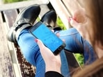 In China, a woman won 10,000 yuan for abstaining from phone and staying calm for 8 hours.


