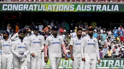 ndia's Virat Kohli with Mohammed Siraj, Harshit Rana, Rishabh Pant, Shubman Gill and teammates look dejected. Dave Hunt/AAP Image via REUTERS (AAP Image via REUTERS)