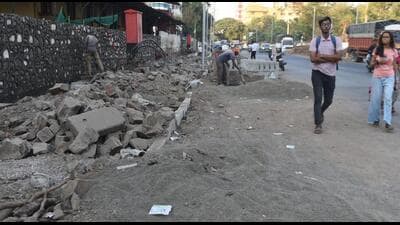 In the ‘Walking survey’ carried out by the PMC in the first quarter of this year, 863 encroachments were found on footpaths along 457.27 kilometers of road stretch. (HT PHOTO)