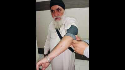 Jagdev Singh, father of the man who was targeted, shows his injury in Ludhiana on Monday. (HT photo) Jagdev Singh, father of the man who was targeted, shows his injury in Ludhiana on Monday. (HT photo)