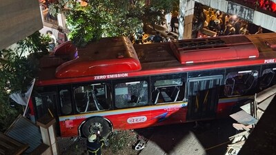 Mumbai's civic transport body BEST's bus hit pedestrians and vehicles in the city's Kurla area (Raju Shinde/HT Photo) Mumbai's civic transport body BEST's bus hit pedestrians and vehicles in the city's Kurla area (Raju Shinde/HT Photo)