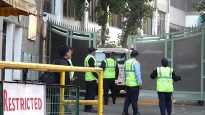 Security personnel keep vigil outside DPS RK Puram after it received bomb threat, in New Delhi, Monday, Dec. 9, 2024 (PTI) Security personnel keep vigil outside DPS RK Puram after it received bomb threat, in New Delhi, Monday, Dec. 9, 2024 (PTI)