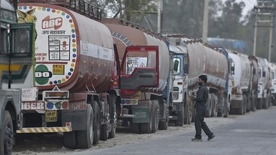Hydrochloric acid leaks from gas tanker on NH-66 near Mangaluru (Pic for representation) (HT File Photo)
