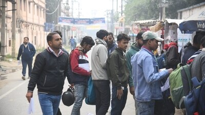 Applicants waiting in a queue before entering appearing for the Railway Recruitment Board exam at ION Digital zone in Patna. (Santosh Kumar ) Applicants waiting in a queue before entering appearing for the Railway Recruitment Board exam at ION Digital zone in Patna. (Santosh Kumar )
