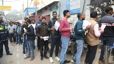 Candidates waiting to appear for RRB RPF SI written test at ION Digital zone in Patna. (Santosh Kumar ) Candidates waiting to appear for RRB RPF SI written test at ION Digital zone in Patna. (Santosh Kumar )